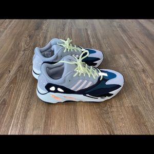 Yeezy 700 wave runner size 10